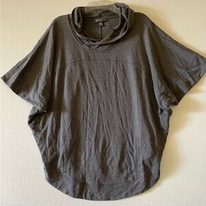 A PEA IN THE POD Maternity Hooded Top Size M/L GRAY